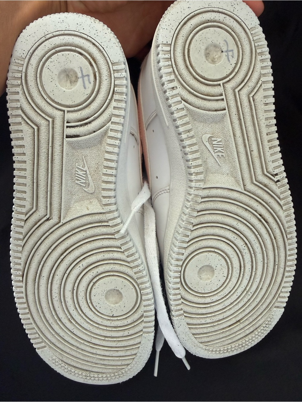 Nike Women’s White Sneakers with Pink Swoosh - Picture 4 of 6